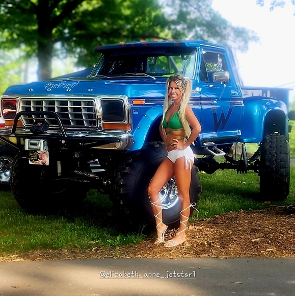 Meet your Posher, Elizabeth - Picture 8 of 12